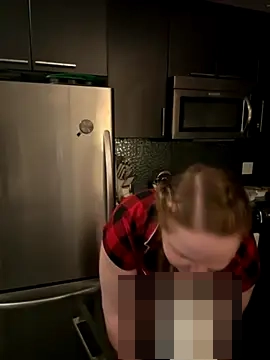 GingerSnap33's Webcam Show