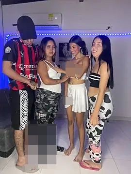 royalgirls_x's Webcam Show