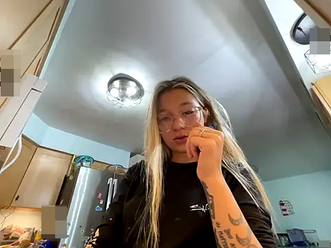 hatgirlsolo's Webcam Show