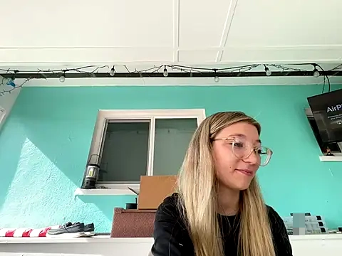 hatgirlsolo's Webcam Show