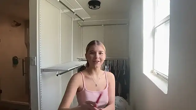 kykybaby4444's Webcam Show