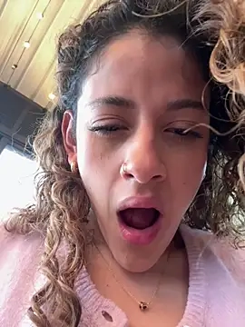 alana15's Webcam Show