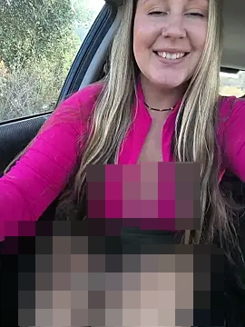 Mona_Plus' Webcam Show