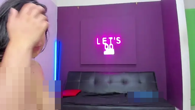 FantasyRoomX's Webcam Show