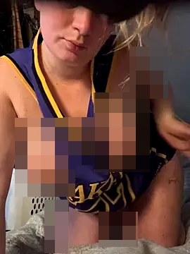 Milf-N-Kookies' Webcam Show