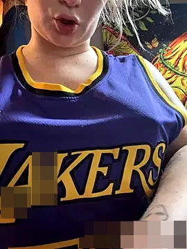 Milf-N-Kookies' Webcam Show