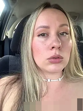 Mona_Plus' Webcam Show