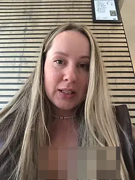 Mona_Plus' Webcam Show