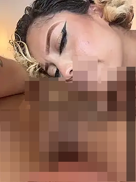 MystiqueXXX's Webcam Show