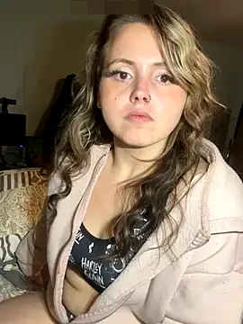 JuicyExxxperience's Webcam Show