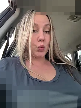 Mona_Plus' Webcam Show