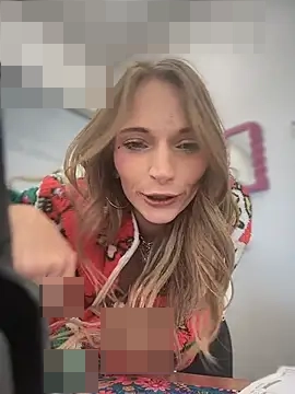 PrettiPluto's Webcam Show