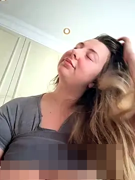 curvyflawless' Webcam Show