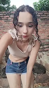 sweet_outdoor_charm's Webcam Show