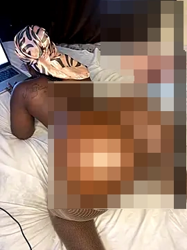 t-Booty_risky_'s Webcam Show