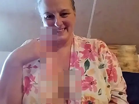 MommaBear5676's Webcam Show