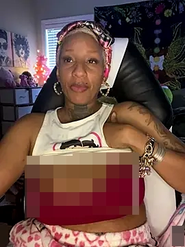 Goddesscherrired's Webcam Show