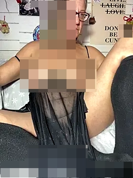 TrenaAnne's Webcam Show