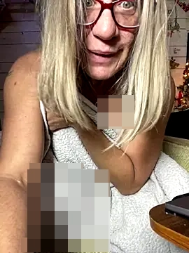 TrenaAnne's Webcam Show