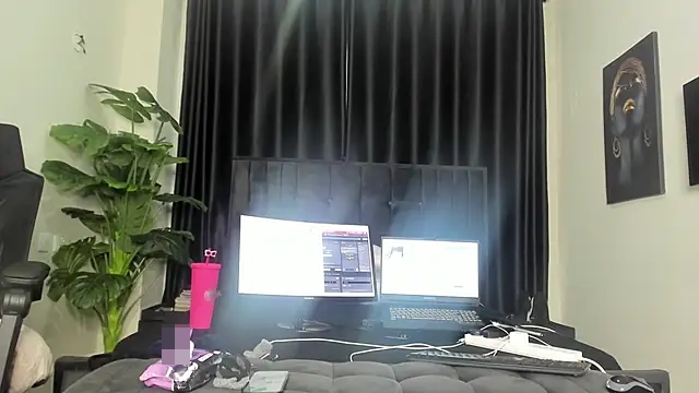 naughty_bigass' Webcam Show