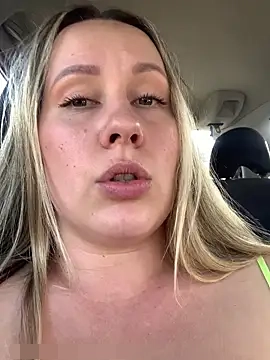 Mona_Plus' Webcam Show