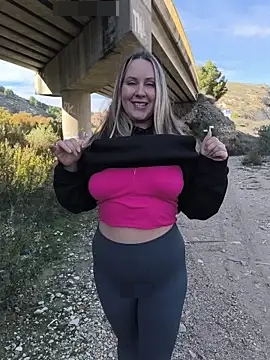 Mona_Plus' Webcam Show