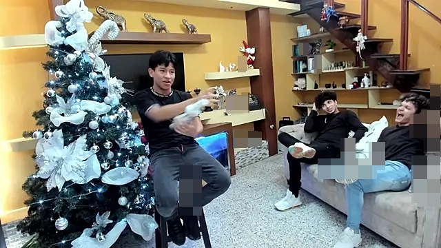 secret-roomies' Webcam Show