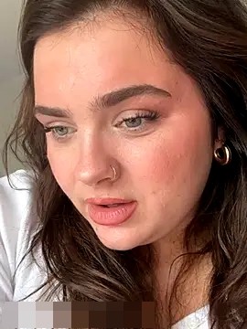 LanaLouuBear's Webcam Show