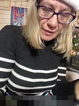 TrenaAnne's Webcam Show