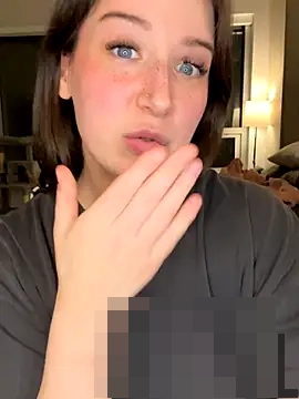 nerdynina's Webcam Show