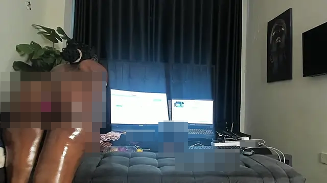 naughty_bigass' Webcam Show