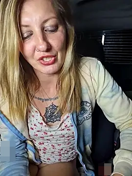 SheIsSomething's Webcam Show