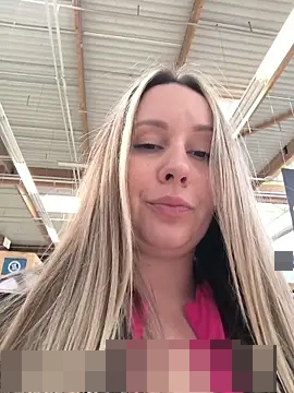 Mona_Plus' Webcam Show