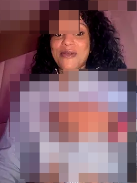 CrownedNyaries' Webcam Show