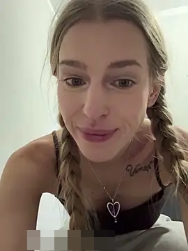 kira_mia's Webcam Show