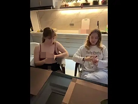 Nura_n_Sarah's Webcam Show