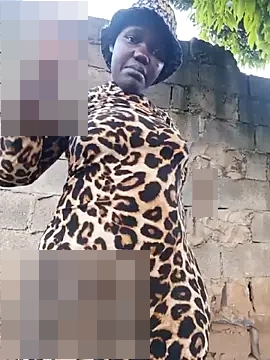 holygrail001's Webcam Show