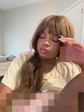 AwkwardJasminee's Webcam Show