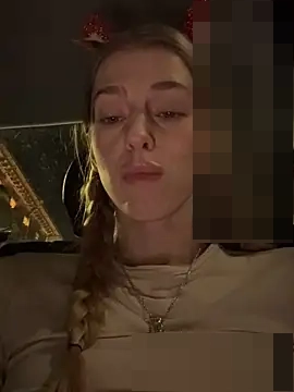 kira_mia's Webcam Show