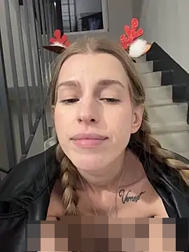 kira_mia's Webcam Show