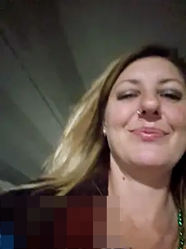 SheIsSomething's Webcam Show