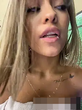 MystiqueXXX's Webcam Show