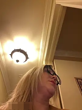 LittleMissEeve's Webcam Show