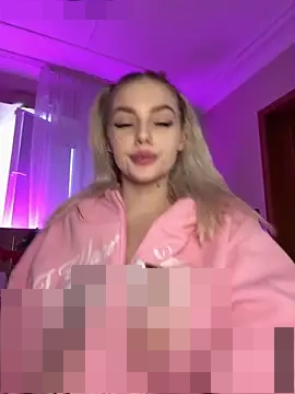 HugeBoobsAlice's Webcam Show