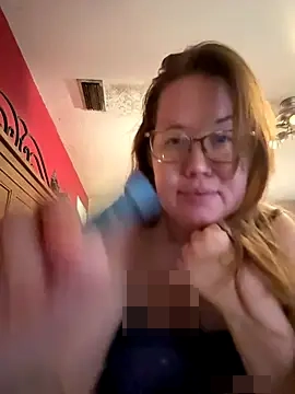 honeybee2033's Webcam Show