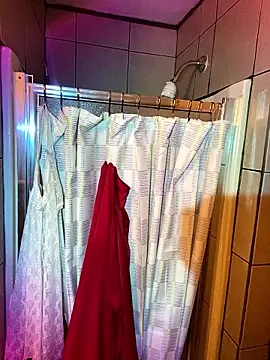 Milf-N-Kookies' Webcam Show