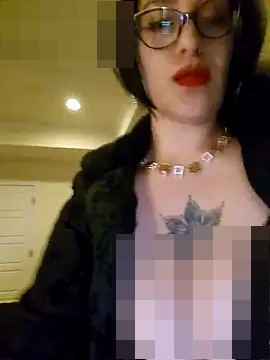 BustyVampyre's Webcam Show