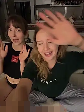 Nura_n_Sarah's Webcam Show