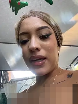 MystiqueXXX's Webcam Show