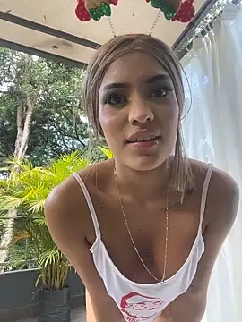 MystiqueXXX's Webcam Show